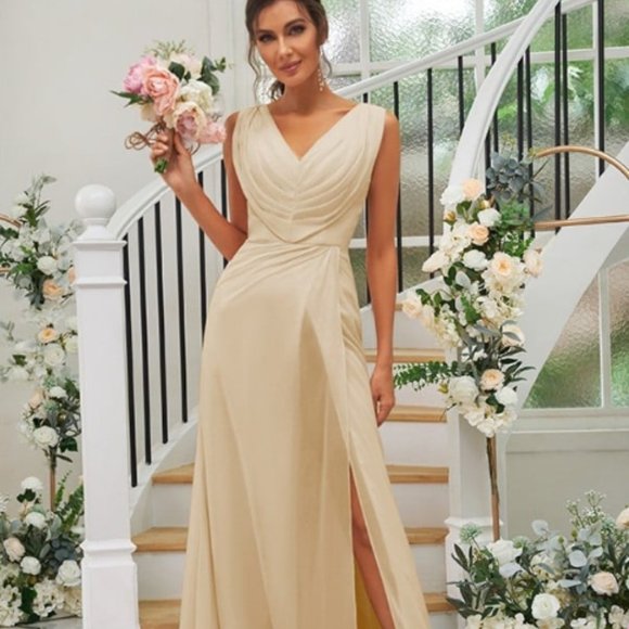 A-Line/Princess Chiffon Ruched V-neck Sleeveless Sweep/Brush Train Bridesmaid Dr - Picture 1 of 2